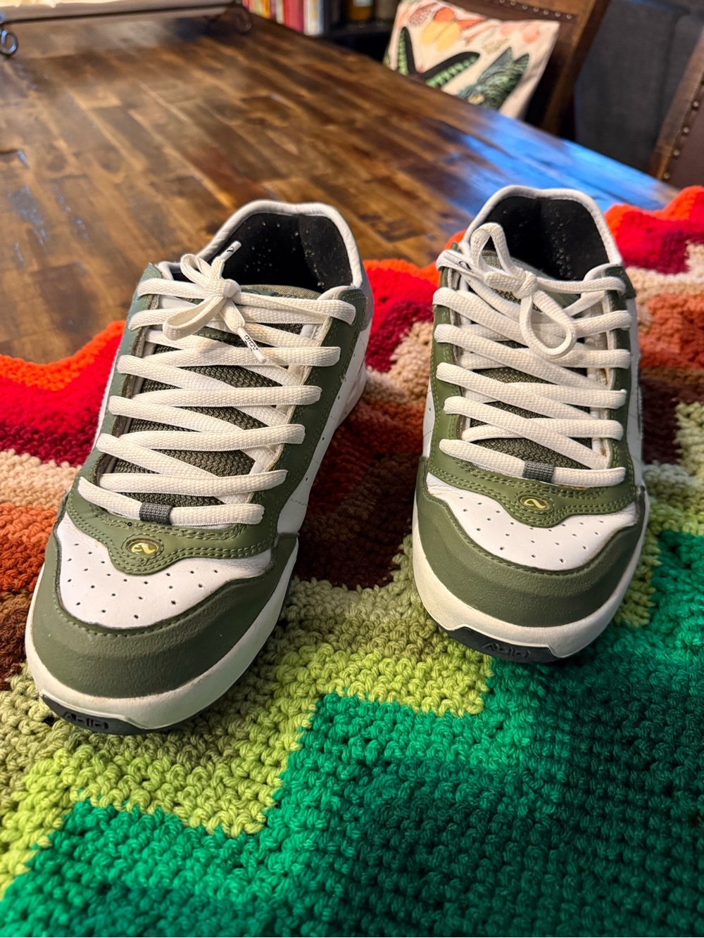 Men's Adio by Kenny Anderson skate shoe. 9.5 White, green Y2K RARE Vintage Punk